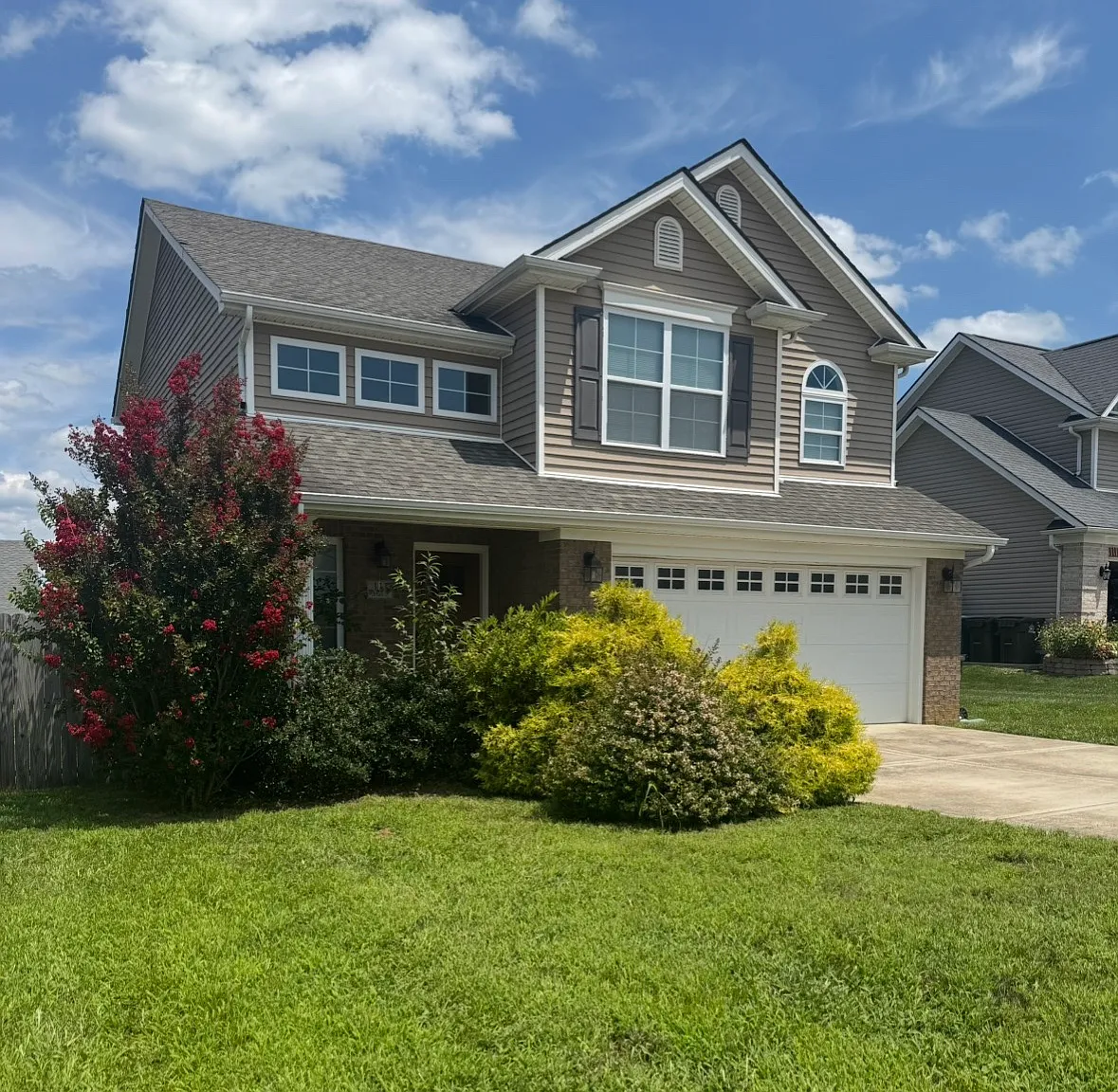3 bed, 2.5 bath, 1715 sqft, $2,000 — Photo 2