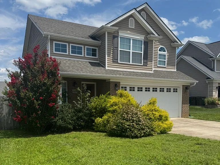 111 Castanet Ct — Photo 2