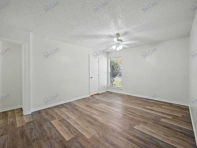 4302 Segura Ct N — Photo 9