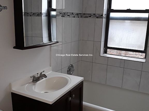 2nd image of 2419 W Sunnyside Ave #1
