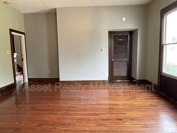 4th image of 820 Luttrell St
