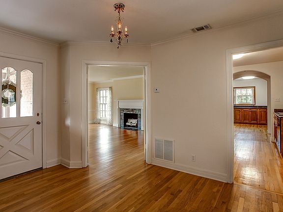 3rd image of 116 Crestwood Dr
