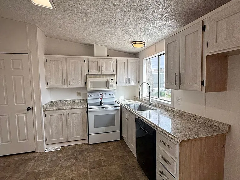 2381 E Butler Ave — Photo 4