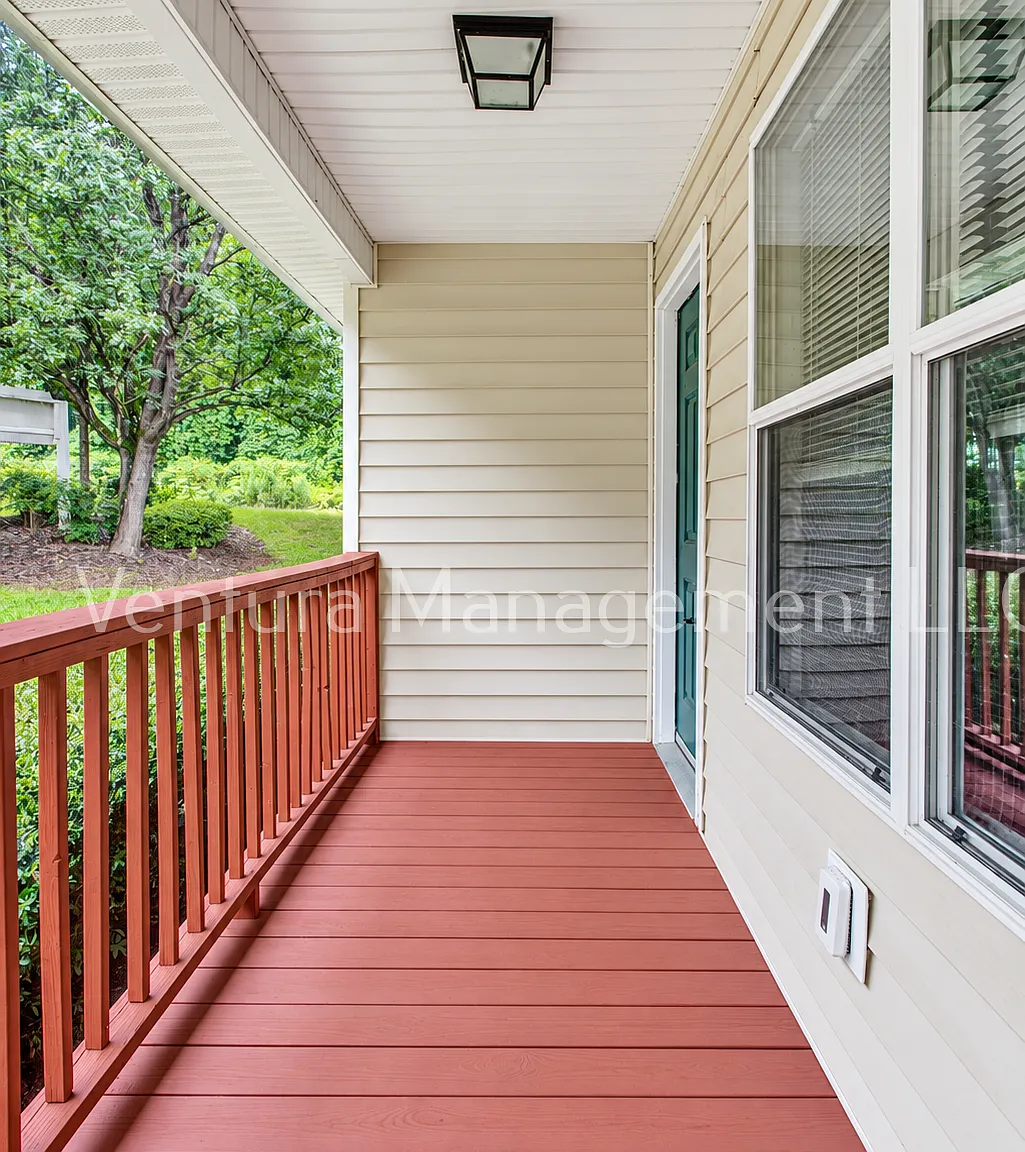 2 bed, 1050 sqft, $1,290 — Photo 4