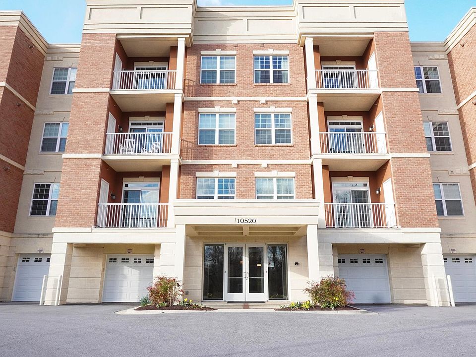 Main entrance to Vantage Condominiums At Turf Valley