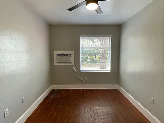 4th image of 205 16th Ave NE APT 7