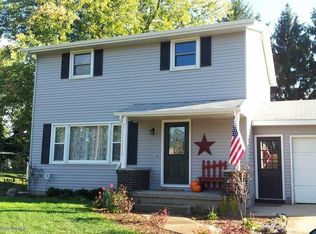 1934 Parkwood St, Jenison, MI 49428