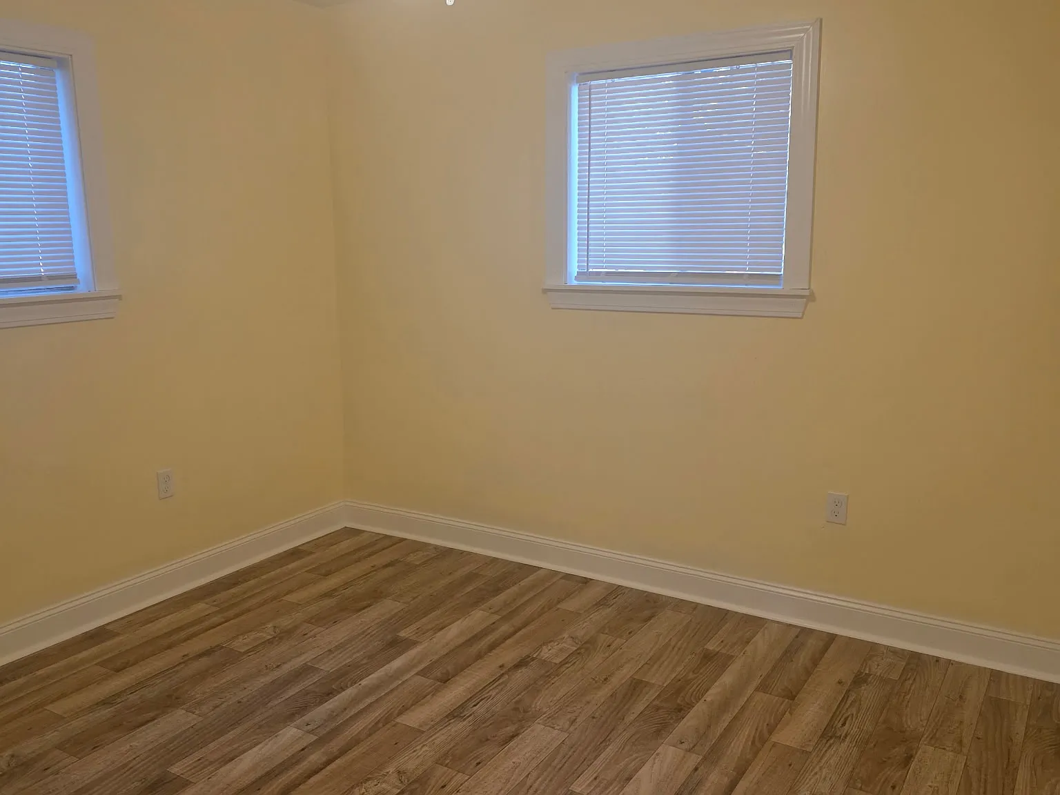 3 bed, 1000 sqft, $1,000 — Photo 2