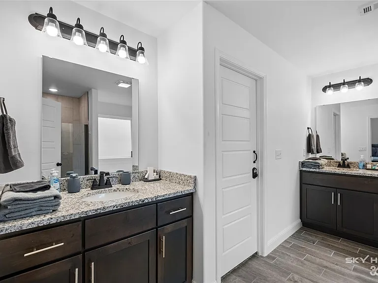 6102 NW Hoover St — Photo 18