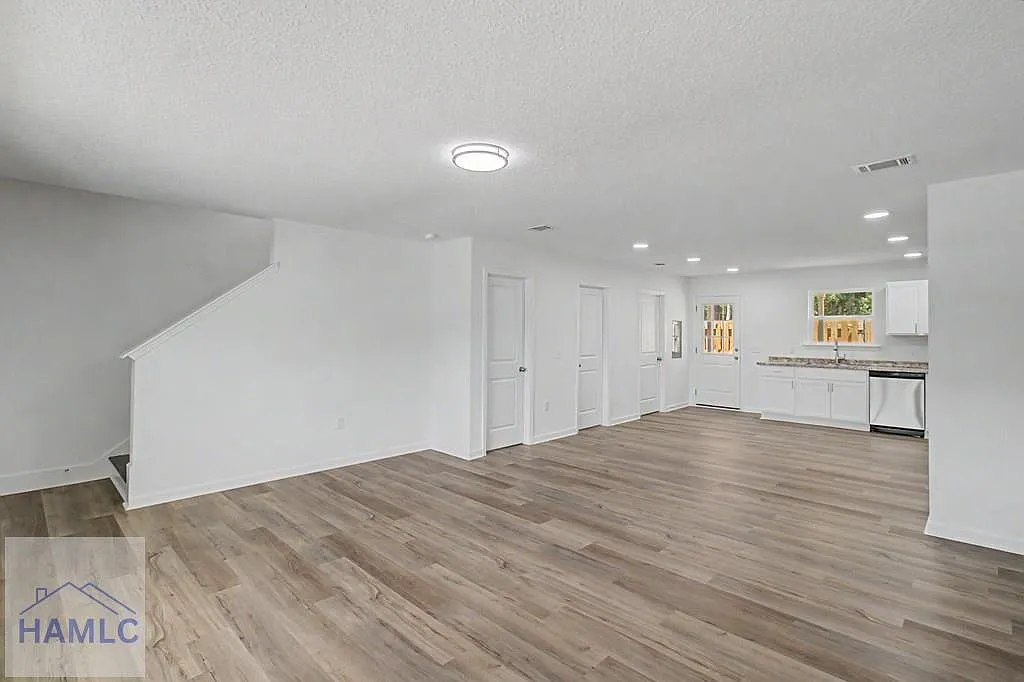 3 bed, 2.5 bath, 1120 sqft, $1,750 — Photo 4