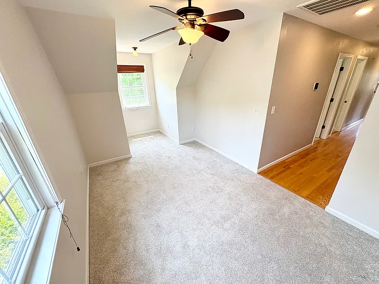 1233 Plymouth Ave — Photo 23