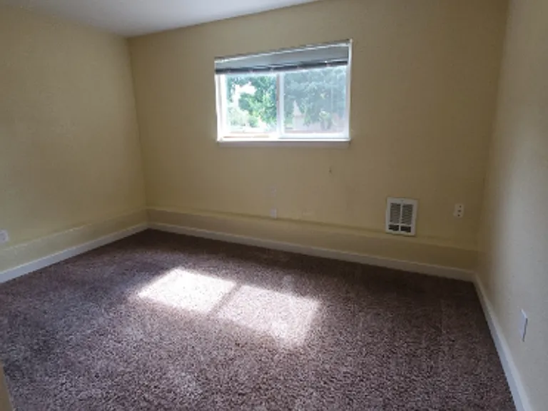 2701 Saint Clair St — Photo 15