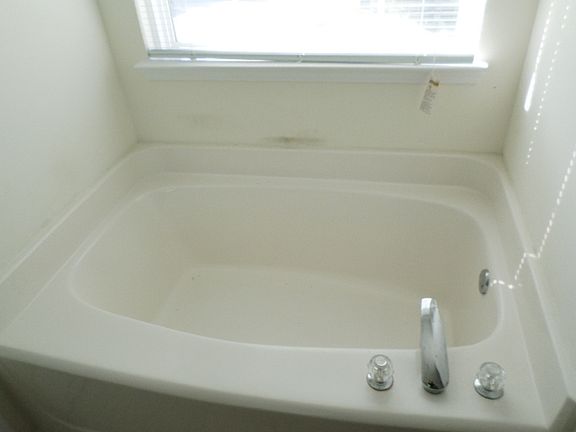 5th image of 901 Thorny Ln