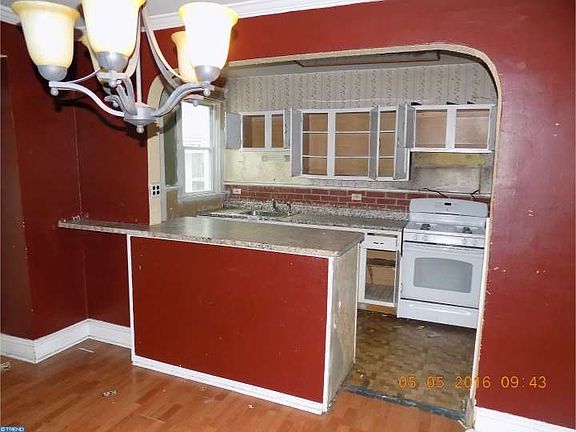 5th image of 1506 Evans Ave