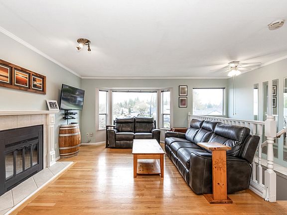 3rd image of 23389 Whippoorwill Ave