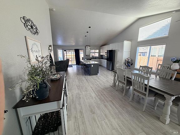 2nd image of 213 Larkspur Drive