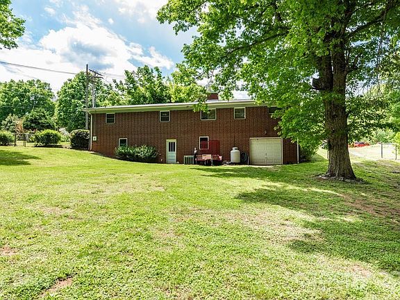 5th image of 2527 Central Dr