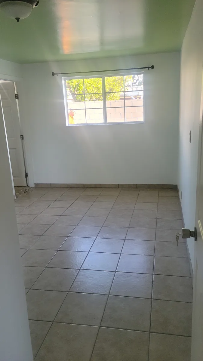 Building Photo - 7820 Troost Ave #2
