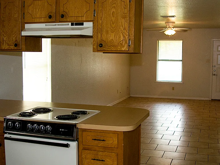 111A Willow Ln — Photo 5