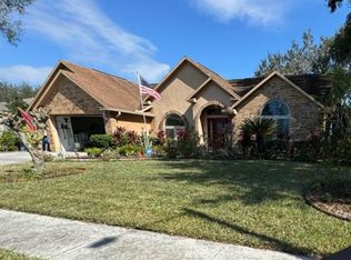 2210 Misty Ridge Ln, Valrico, FL 33594