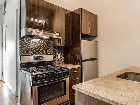 4th image of 295 Throop Ave APT 2B