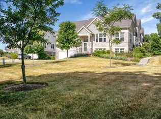 1000 Tuscany Dr, Streamwood, IL 60107