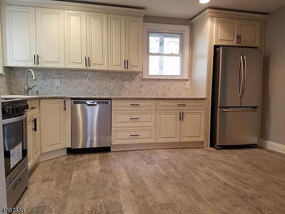 4th image of 19 Lexington Ave Unit 1