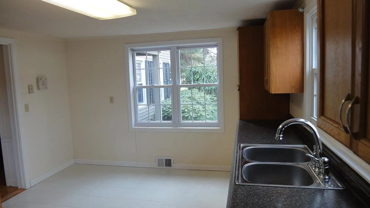 3 bed, 1808 sqft, $2,500 — Photo 4
