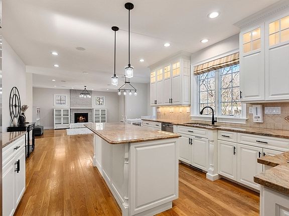 4th image of 11 Bobolink Rd