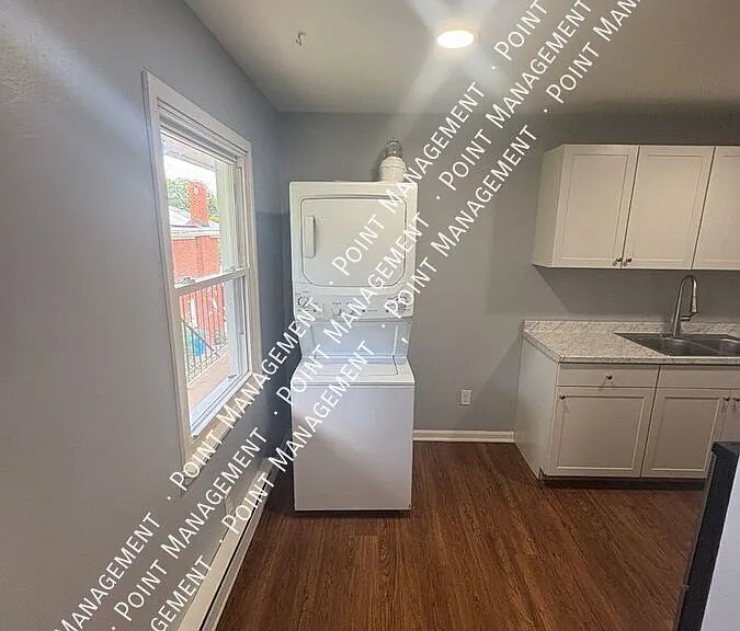 1630 Wayne St NE #4 — Photo 5