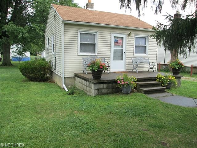 1st image of 228 W 38th St