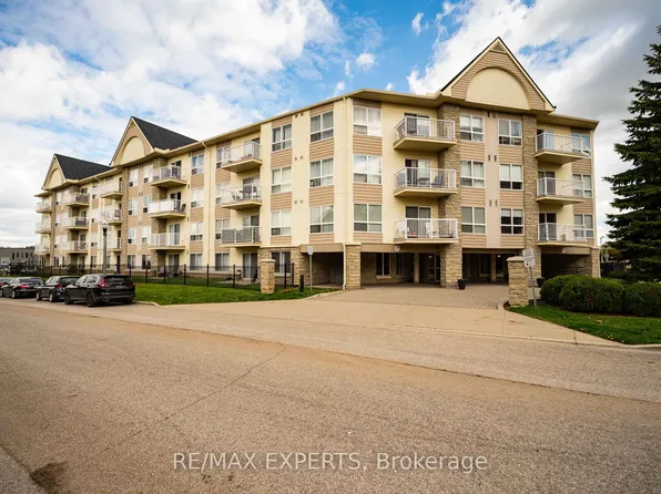 8 Harris St #319, Cambridge, ON N1R 8R1