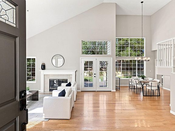 4th image of 3716 Valley View Way