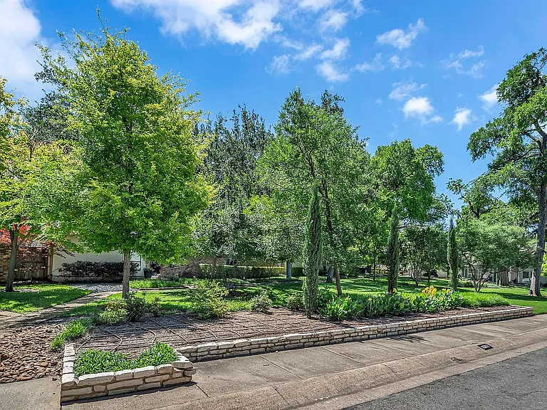 6433 Southpoint Dr — Photo 29