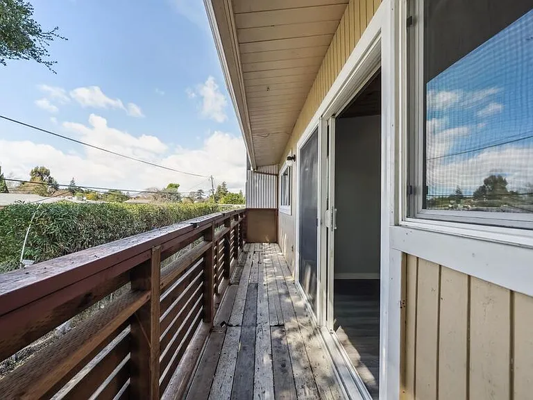 22555 Linden St #12 — Photo 32