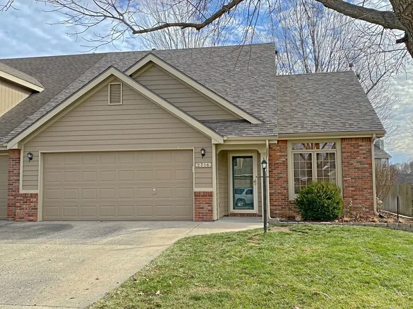 2716 Larkspur Ct, Lawrence, KS 66047