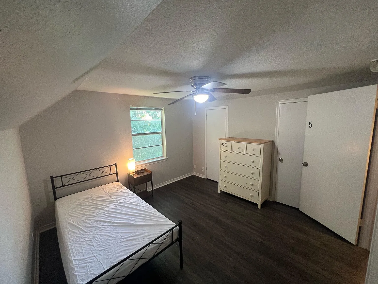 4 bed, 2.0 bath, 1875 sqft, $884 — Photo 1