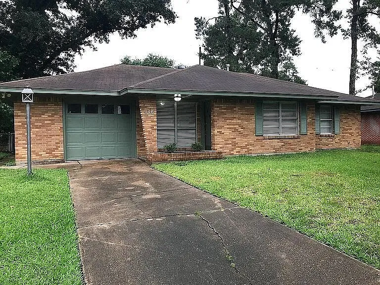 946 Stonecrest Dr — Photo 1