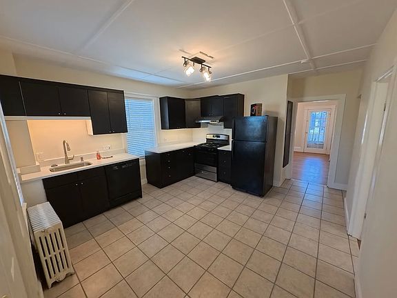 3rd image of 29 Watts St #2