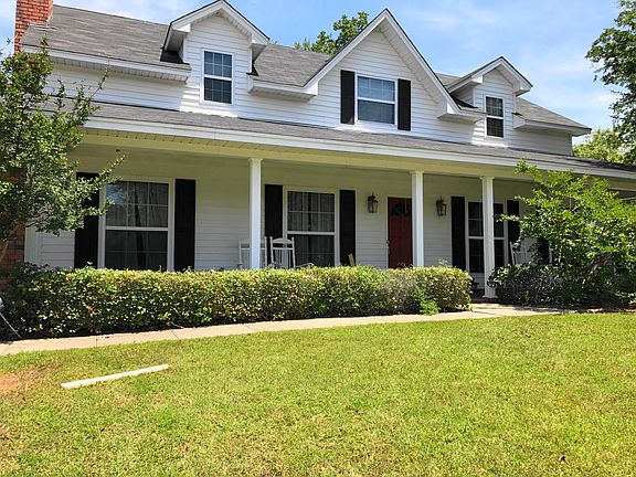 3rd image of 100 Lakepoint Cir