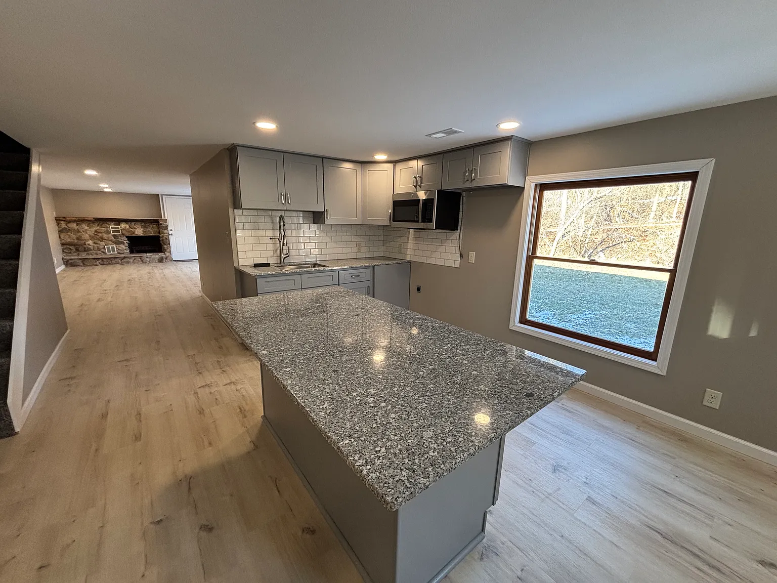 2 bed, 1300 sqft, $1,200 — Photo 2