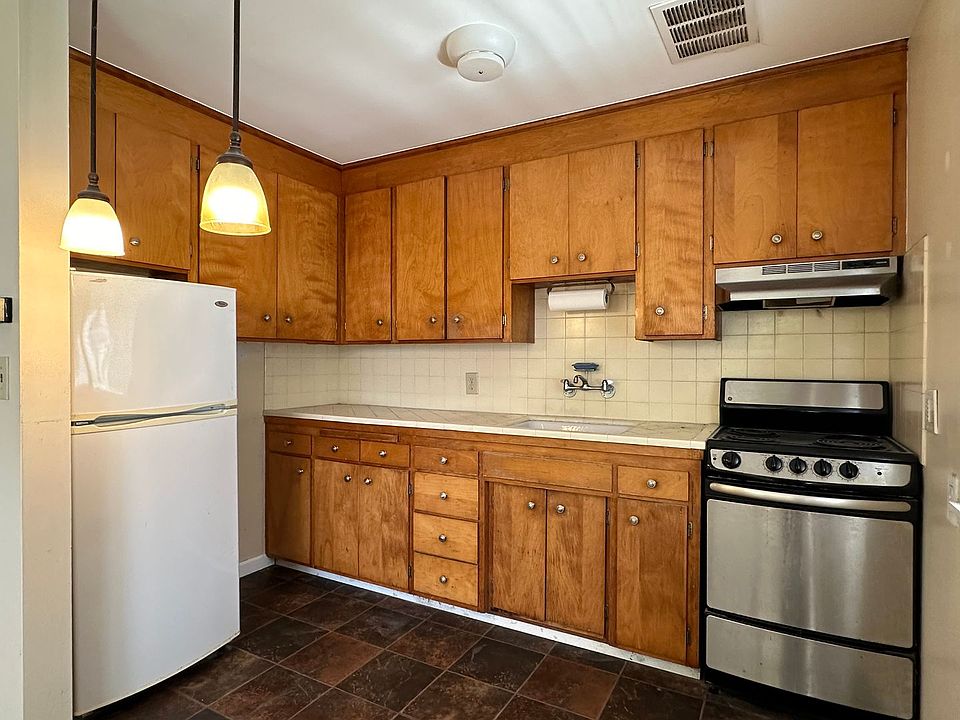 2nd image of 7216 California Ave SW APT 1