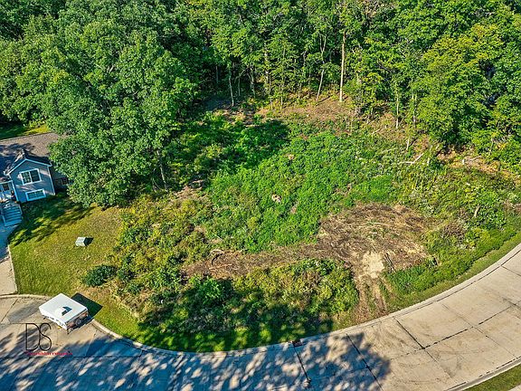 4th image of 412 Deertimber Ln