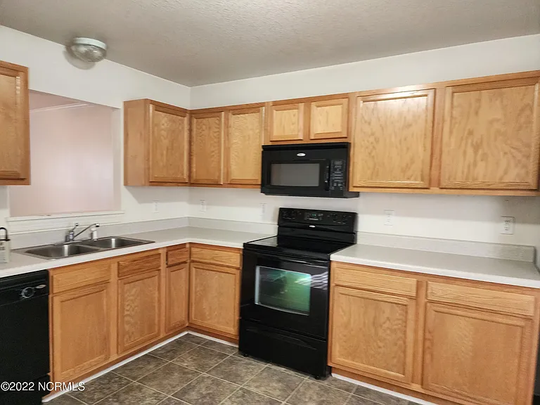 205 Bridgewood Dr — Photo 2