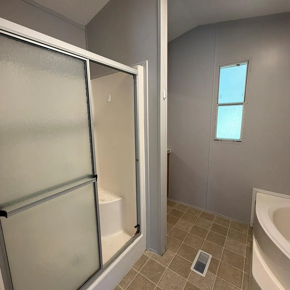 3 bed, 2.0 bath, 1100 sqft, $1,350 — Photo 4