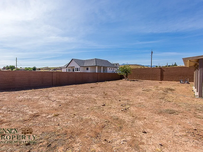389 N 1270 W — Photo 21