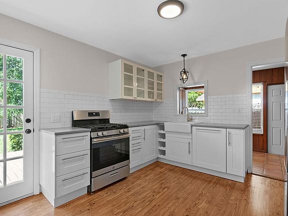 2nd image of 1136 Marine St