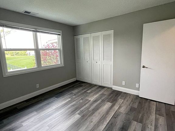5th image of 905 Manor Dr #7