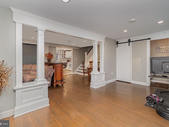 3rd image of 113 William St
