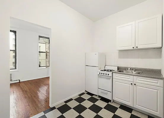 Rented by Warburg | media 18